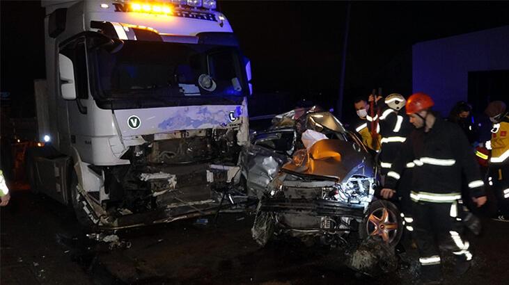 Bursa’da TIR’a çarpan otomobilin sürücüsü yaşamını yitirdi