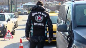 Emniyet kemeri için ceza kesilen taksici: Denetimler gösteriş amaçlı