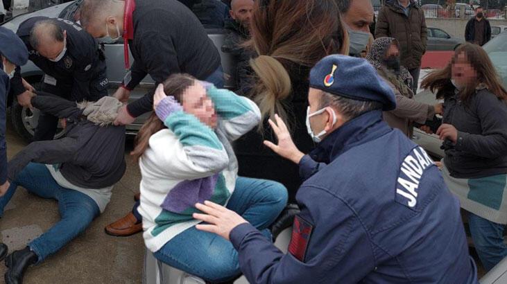 Genç kız hastane bahçesini birbirine kattı!