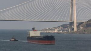 Ukrayna açıklarında füze isabet eden gemi İstanbul’da