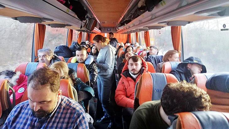 Ukrayna’dan tahliye edilen ilk kafile, Türkiye yolunda