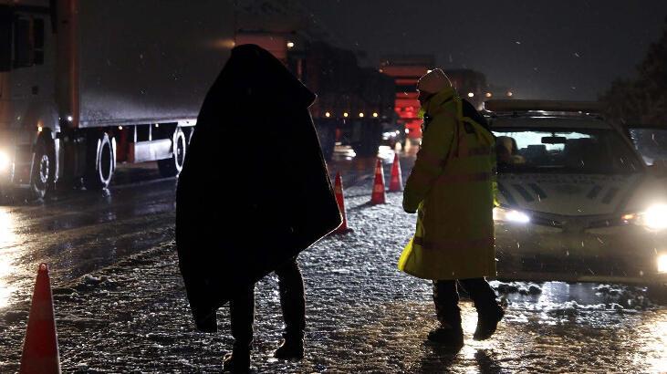 3 TIR ile 4 otomobilin karıştığı zincirleme kaza! Yaralılar var