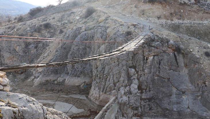 30 metre yüksekliğinde! Bu köprüden geçmek yürek ister