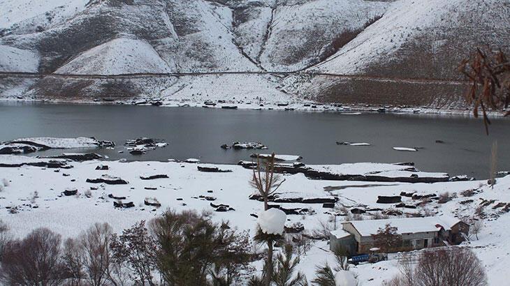 Adıyaman’da donan yüzen adalar, hareket etmeye başladı