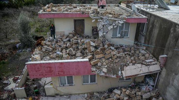 Antalya’da hortum yıktı geçti