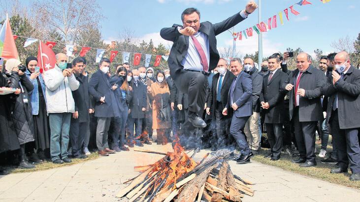Baharın müjdecisi nevruz ateşi yandı