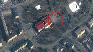Bahçesine Rusça ‘çocuk’ yazmışlardı, içinde yüzlerce kişi olabilir… Rusya, Mariupol’de sığınak olarak kullanılan tiyatroyu vurdu!