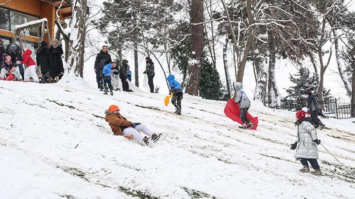 Beykoz’da park ve sokaklarda kayak pisti oldu