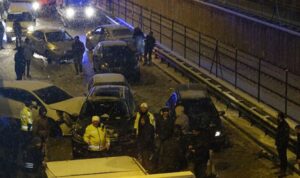 Bursa’da buzlanan yolda 11 araç kazaya karıştı