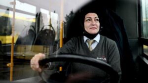 Bursa’nın kadın otobüs şoförü erkeklere taş çıkartıyor