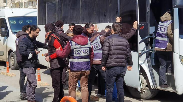 Diyarbakır’da HDP’nin nevruz etkinliği; PKK lehine slogan atanlara gözaltı