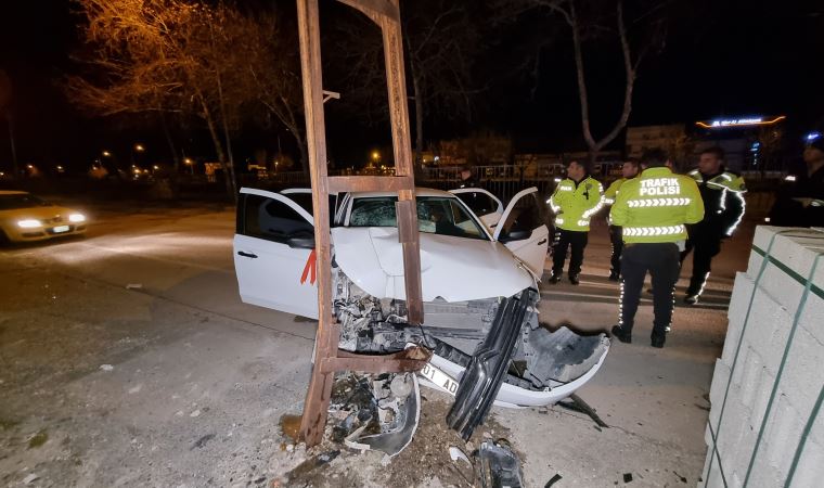 Düğün dönüşü kaza: 1’i ağır 3 yaralı