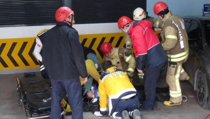 El frenini çekmeyi unuttuğu otomobilinin altında kalan kadından kahreden haber
