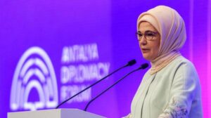 Emine Erdoğan: ‘Savaşın karanlık yüzü, insanlığın üzerine bir kez daha çöktü’