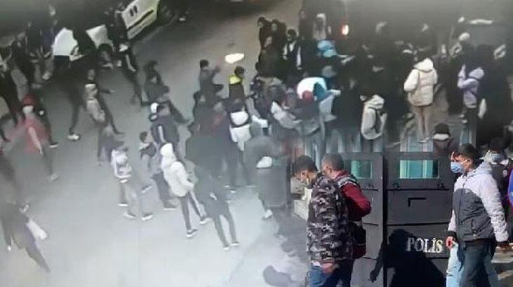 Esenyurt’ta okul çıkışı silahlı ve bıçaklı saldırıya uğradı