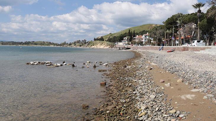 Foça’da deniz 20 metre çekildi