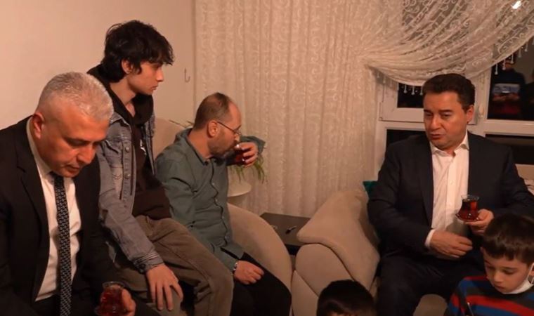 Genç yurttaştan Ali Babacan’a çarpıcı ekonomi sorusu: “Bir bilgisayar 14-15 bin liradan başlıyor. Planınız var mı?”
