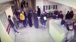 Hastaları kandırıp çantalarını çalan hırsız yakalandı!