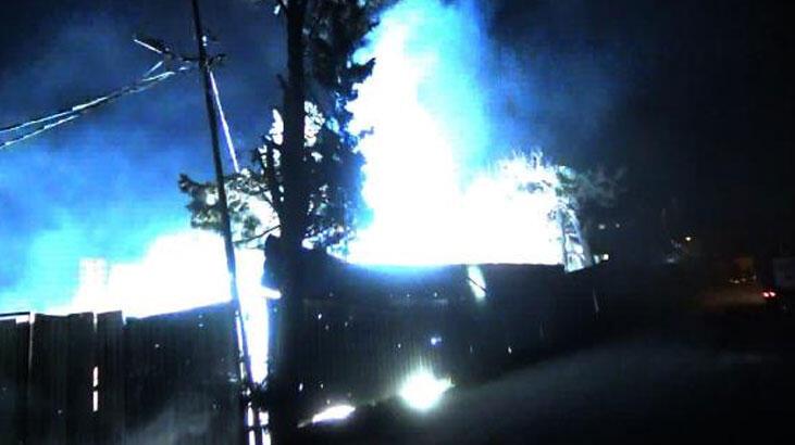 İstanbul’da direkten kablo koptu: 45 dakika süren patlama
