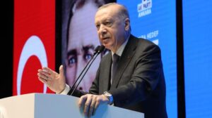 ‘İstikameti belirsiz vizyondan yoksun’