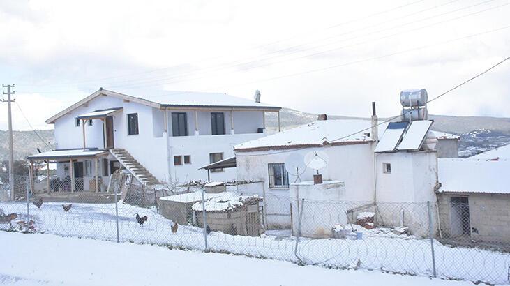 İzmir’in Çeşme ilçesine kar yağdı