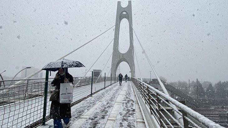 İzmit’te yoğun kar yağışı! Tipi, görüş mesafesini azalttı