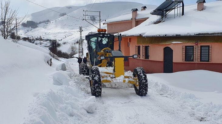 Karadeniz’de 9 ilde 1236 yerleşim yeri yolu, kardan kapalı