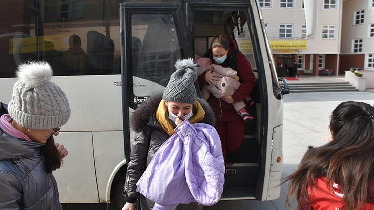 Kırım Türklerinden 45 kişilik ilk kafile Ukrayna’dan Türkiye’ye getirildi