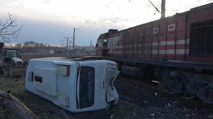 Kırklareli’nde can pazarı! Tren, işçi servisine çarptı