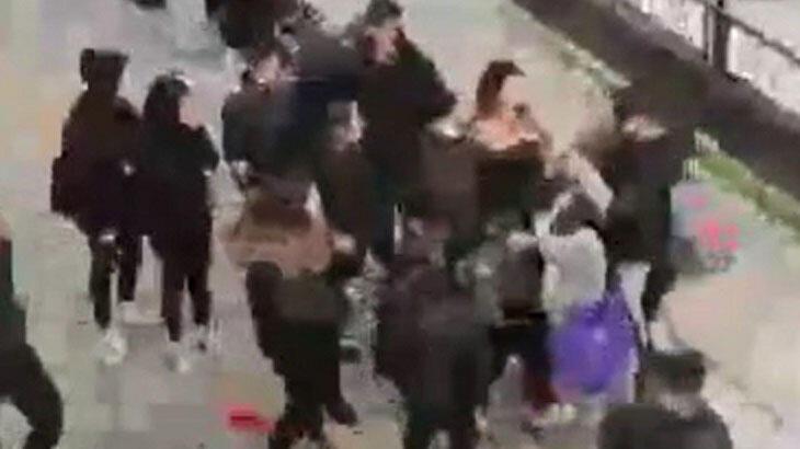 Küçükçekmece’de liseli kızların kavgası kamerada