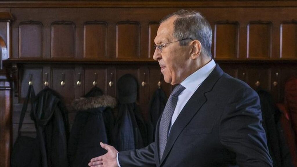 Lavrov açıkladı: Ukrayna’ya silah sevkiyatı meşru hedef olacak!