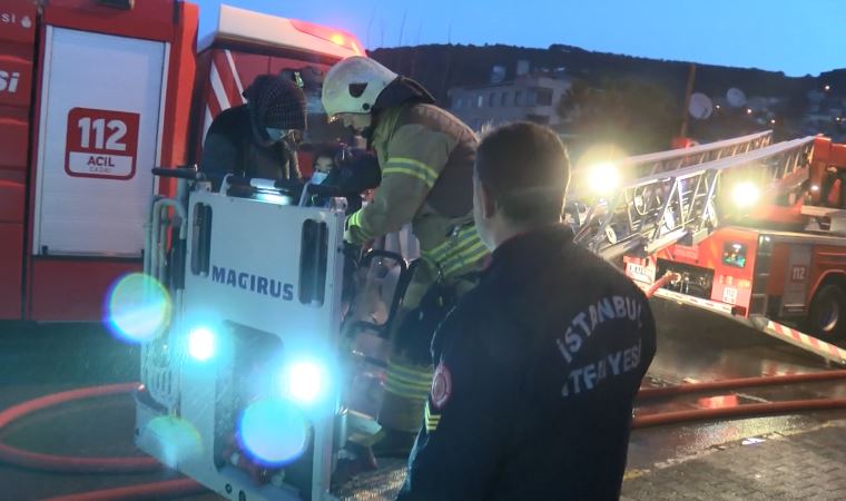 Maltepe’de yangın paniği; biri çocuk 3 kişi kurtarıldı