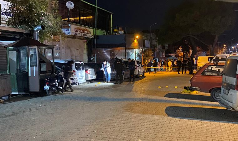 Manisa’da eğlence mekanı önünde silahlı kavga; 3 yaralı