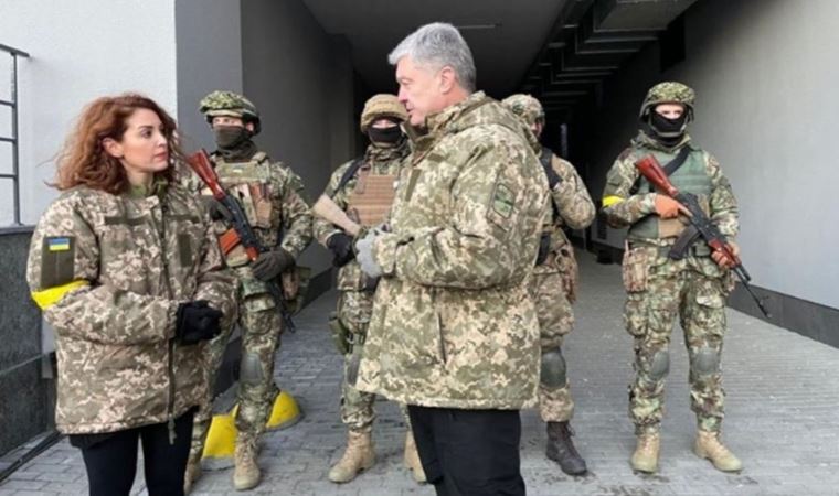 Nagehan Alçı, Ukrayna’da askeri üniformayla poz verdi