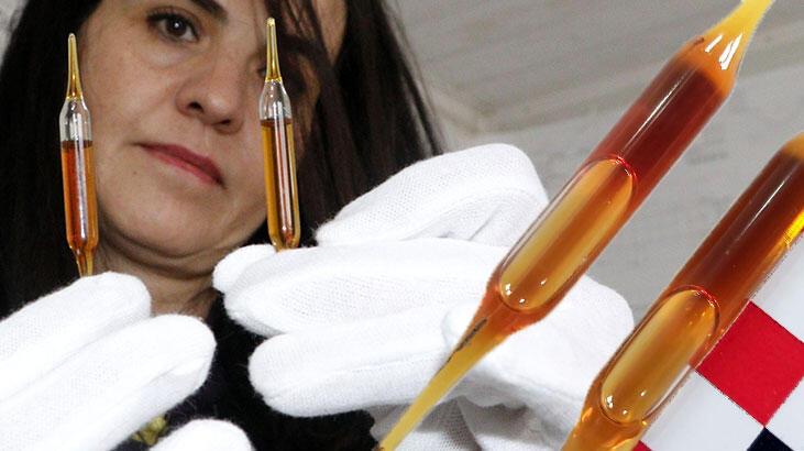Namazgah Tabyası sur duvarında tam 112 yıllık serum şişesi bulundu