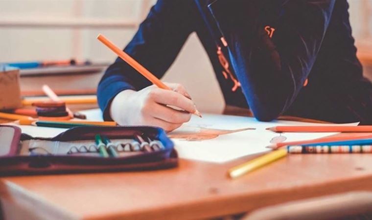 Okullar arası bilgi yarışmasında AKP’li başkanın ismi soruldu