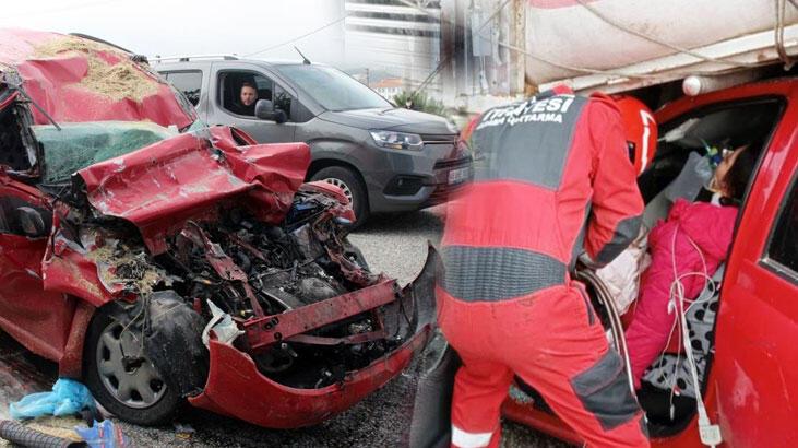 Otomobil kamyonun altına girdi! Kaymakamın kızı yaralandı