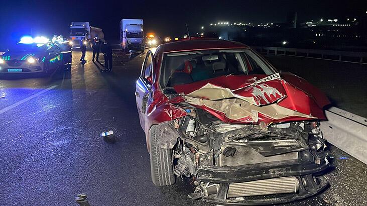 Otoyolda kamyon ile otomobil çarpıştı: 2’si çocuk 3 kişi yaralı var