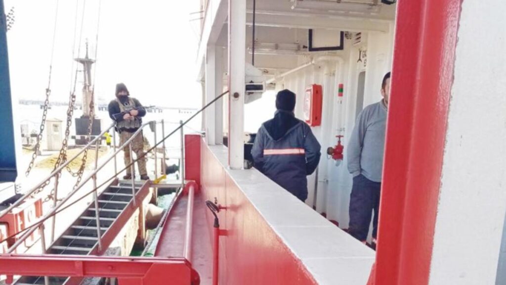 Ukrayna’da Türk gemisine milis baskını