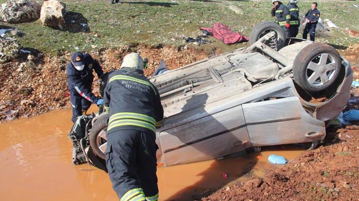 Virajı alamayan araç şarampole uçtu: 1 ölü, 4 yaralı