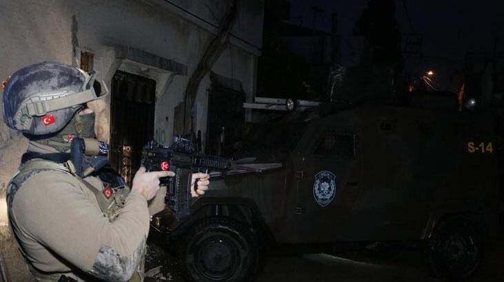 Yer: Adana! Zırhlı araçla kapı açıldı