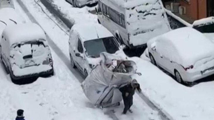 Yer: İstanbul! Kağıt toplayıcısının ‘çekçek’ine araç desteği
