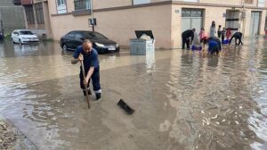 1 saat yetti! Eskişehir’de yollar göle döndü