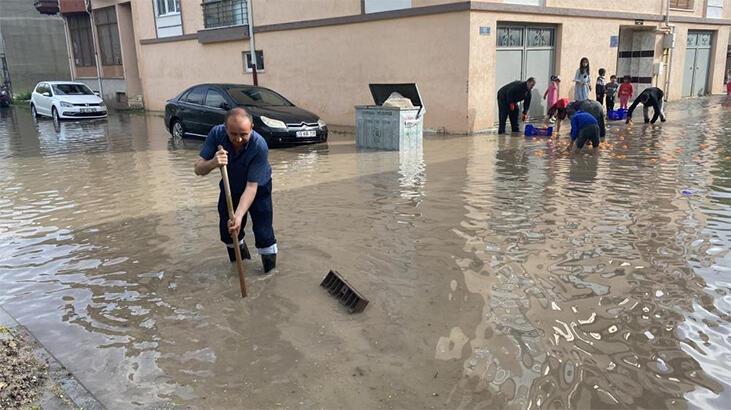 1 saat yetti! Eskişehir’de yollar göle döndü