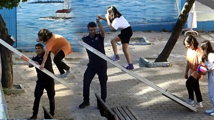 3 kız öğrenci, okul bahçesinde mahsur kaldı!