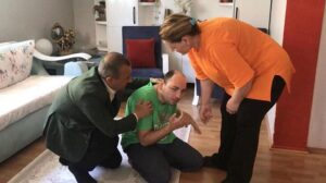 Annesi, akülü araç almak isterken dolandırılan engelli Bilkay’a güzel haber