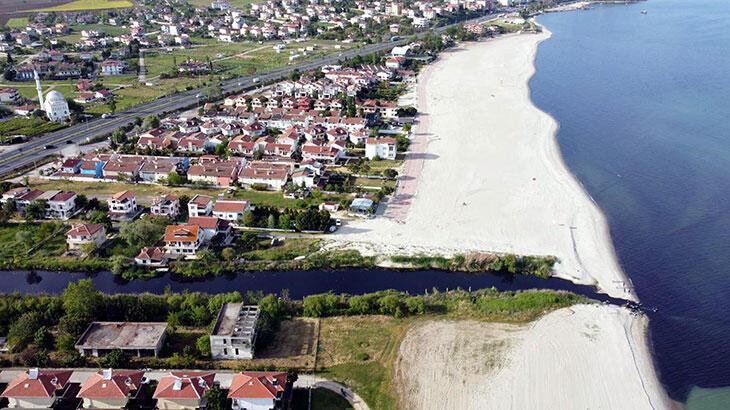 Atıklardan siyaha dönüşerek Marmara Denizi’ne akan Kınıklı Deresi’nde inceleme
