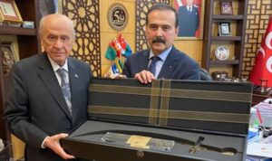 Bahçeli’den Kürşat Yılmaz’la görüşme: Kılıç hediye etti, ‘bağlılığını’ bildirdi