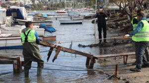 Bodrum’da kaçak ve ruhsatsız iskeleler tek tek yıkılıyor