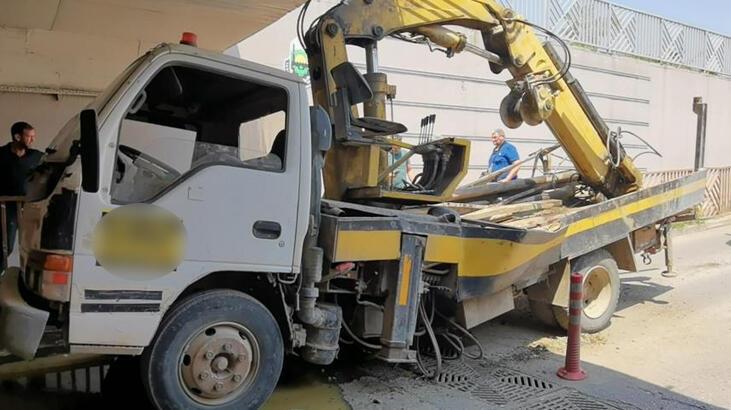 Bursa’da alt geçide çarpan sondaj aracı ikiye bölündü